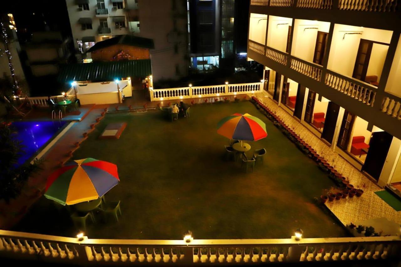 Отель Rishikesh Grand Экстерьер фото