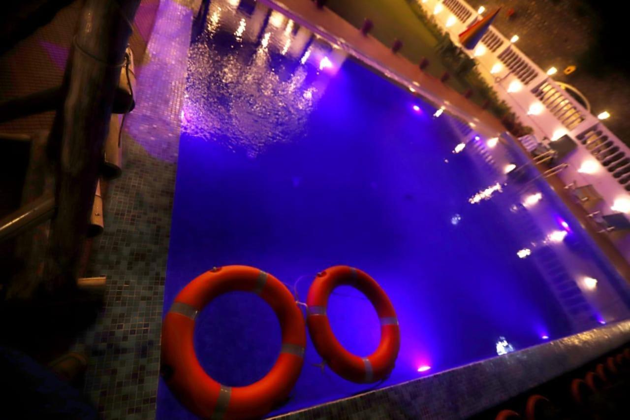 Отель Rishikesh Grand Экстерьер фото