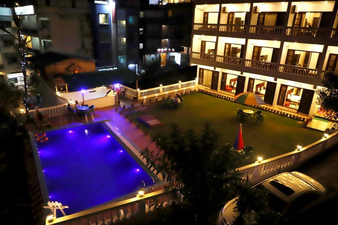 Отель Rishikesh Grand Экстерьер фото