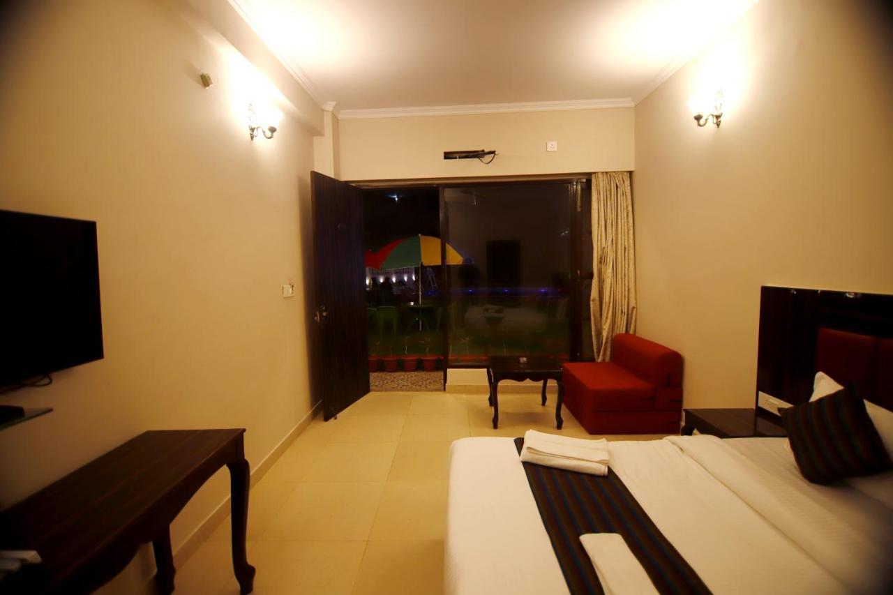 Отель Rishikesh Grand Экстерьер фото