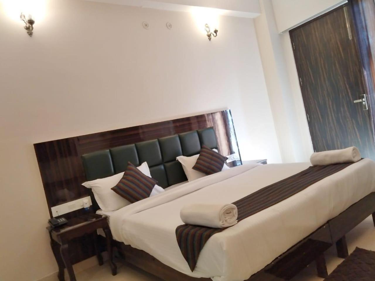Отель Rishikesh Grand Экстерьер фото
