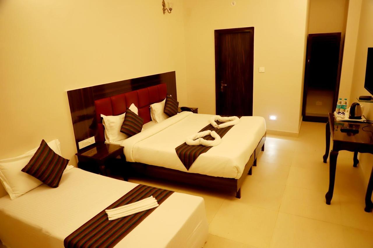 Отель Rishikesh Grand Экстерьер фото