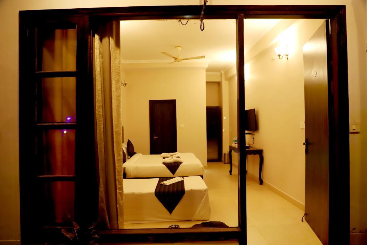 Отель Rishikesh Grand Экстерьер фото