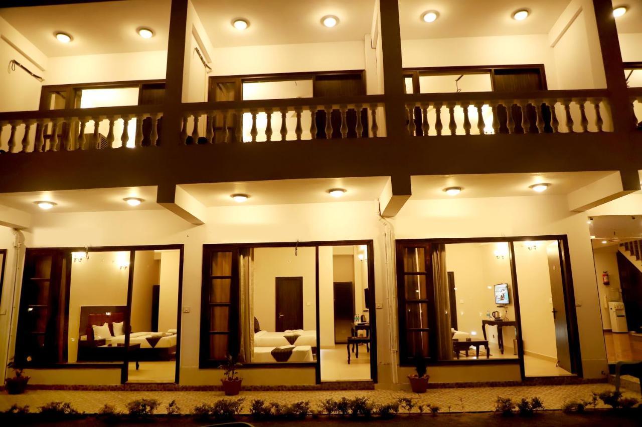 Отель Rishikesh Grand Экстерьер фото