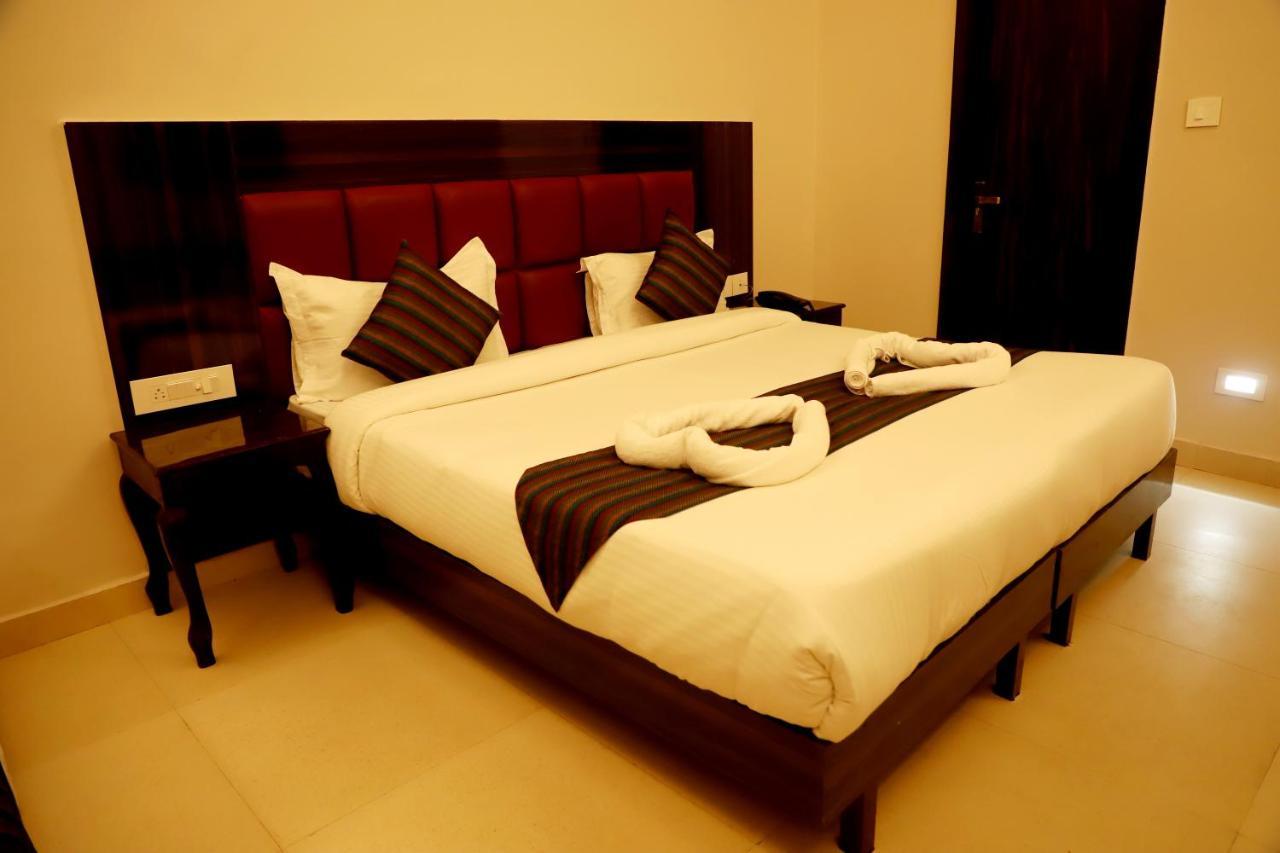Отель Rishikesh Grand Экстерьер фото