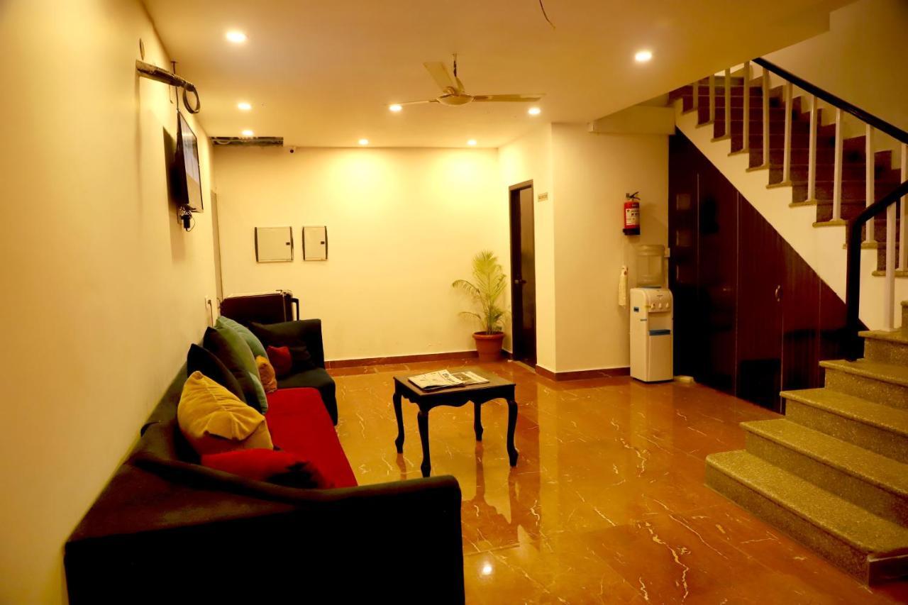 Отель Rishikesh Grand Экстерьер фото