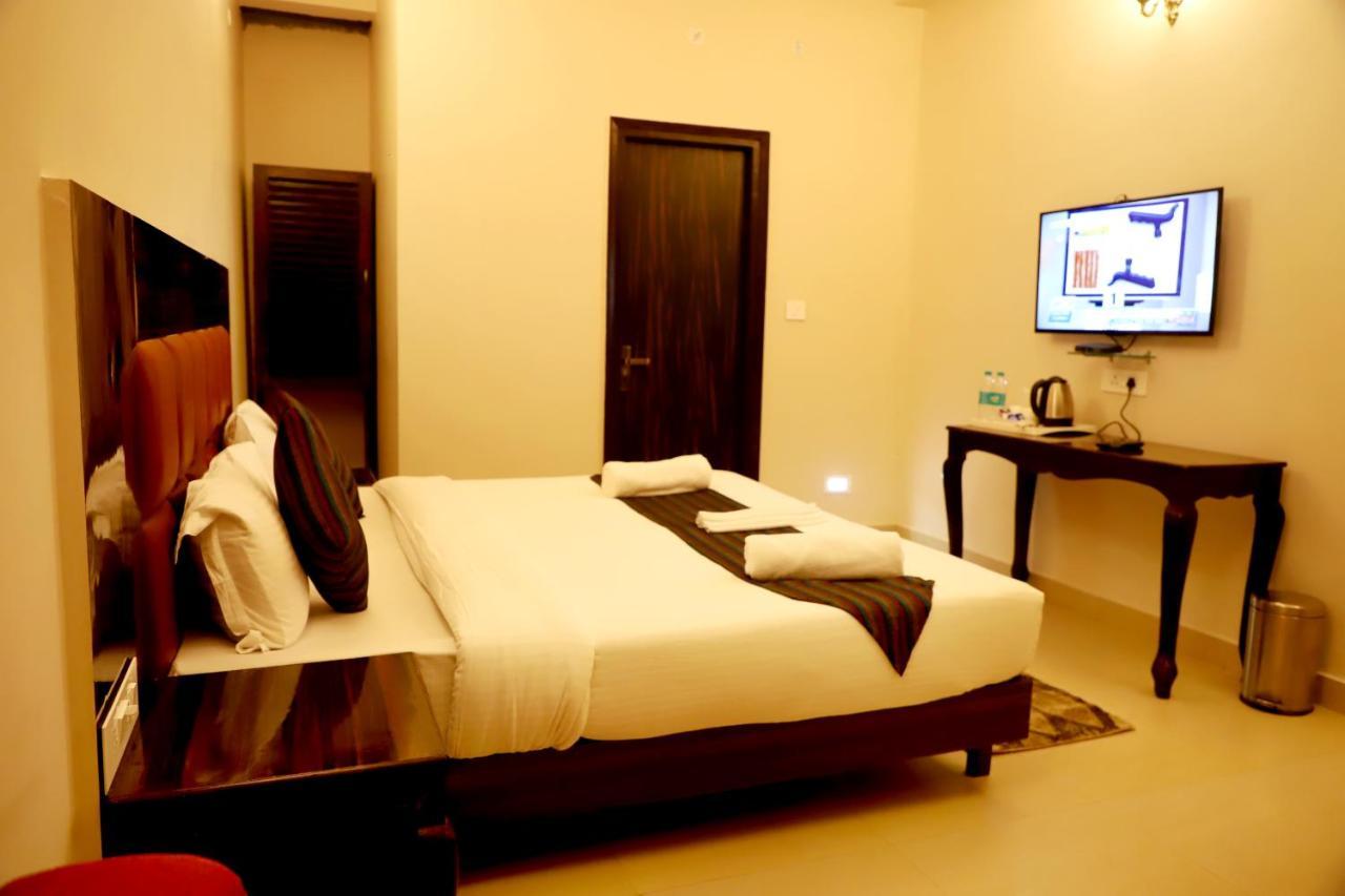 Отель Rishikesh Grand Экстерьер фото