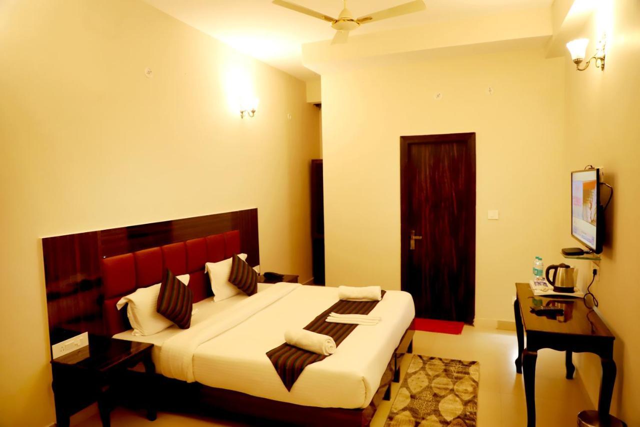 Отель Rishikesh Grand Экстерьер фото